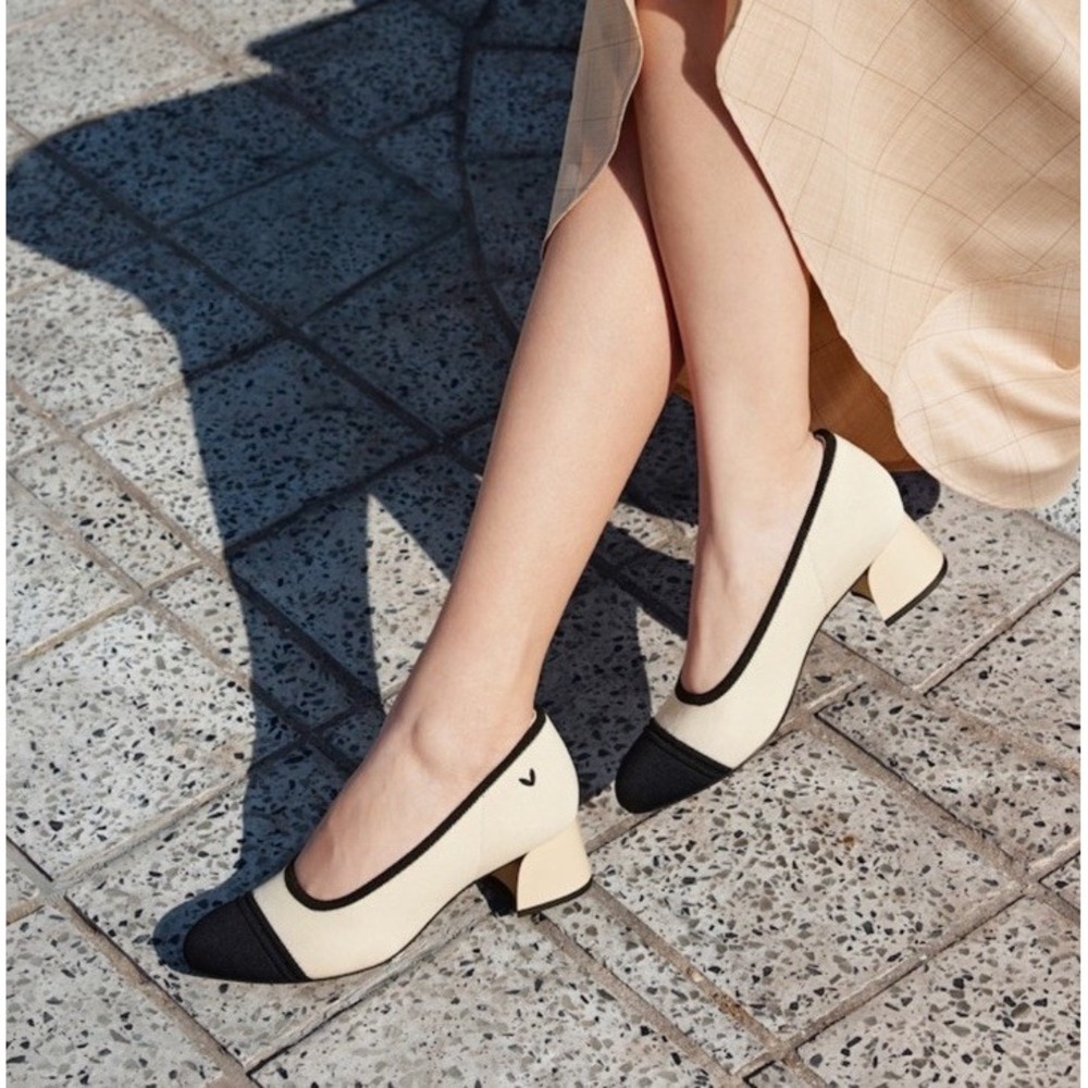 Vivaia Julie Womens 43/11 Ivory Black Almond Toe Stress Free Chunky Heels Shoes